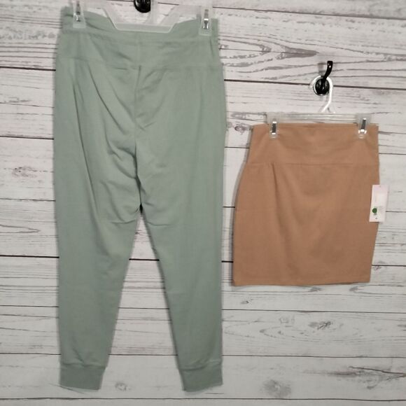 NWT: "Wild Fable" "Wizarding World"woman's skirt & stretch pants & box of socks - Picture 5 of 13